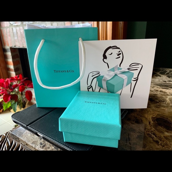 ♥️ Tiffany & Co: Authentic Red Heart Tag Bead Bracelet ♥️ - Picture 4 of 10